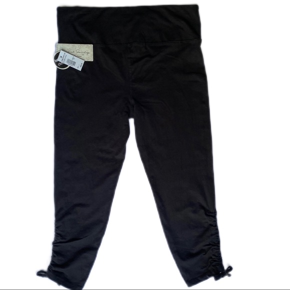 New NWT Shaping Capris Leggings, 92% Cotton, Black, Women's Large, Fits M/L - Picture 3 of 5